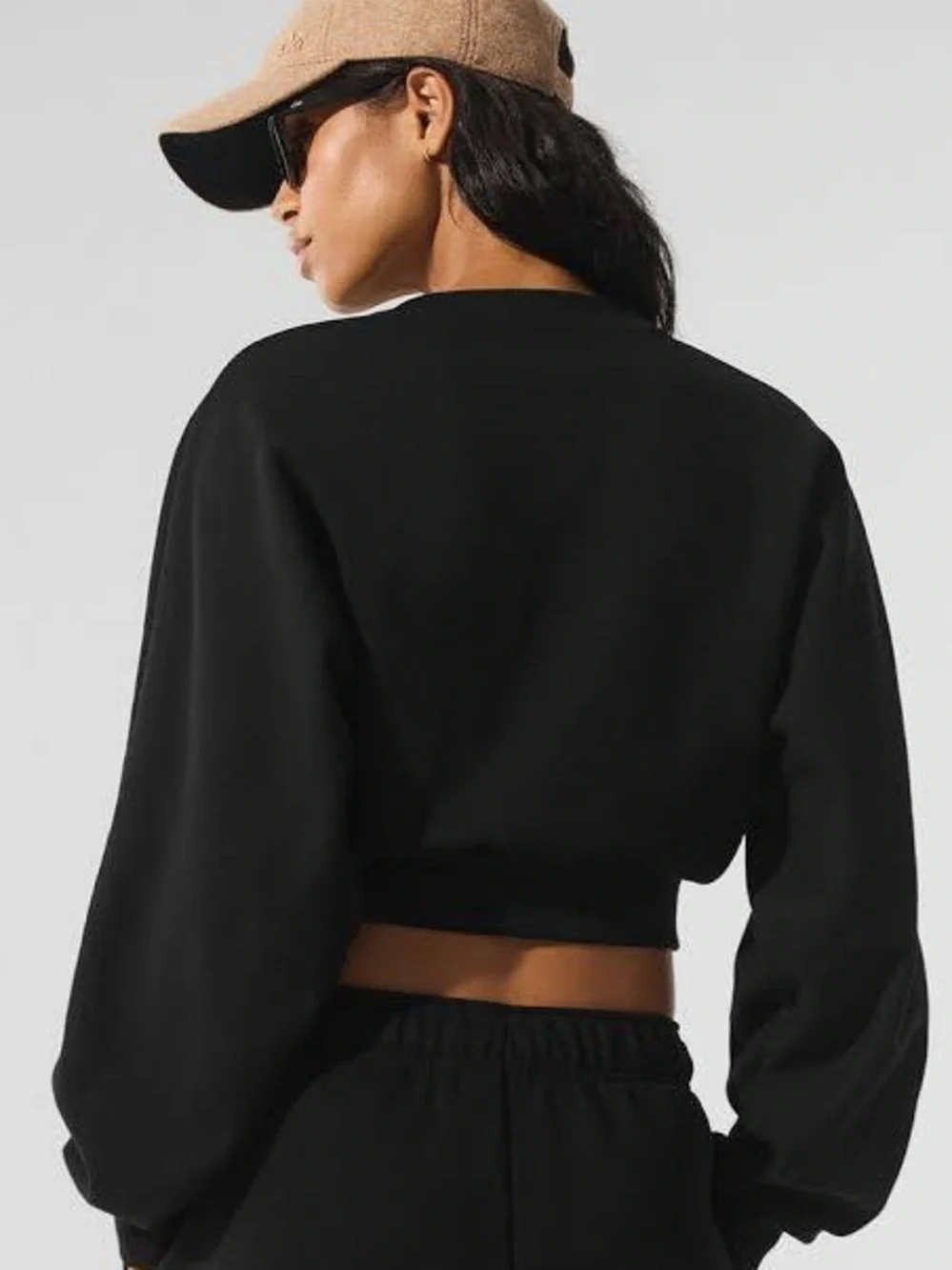 Alo Yoga Women’s Cropped Accolade Crewneck in Black- Small - Picture 2 of 10